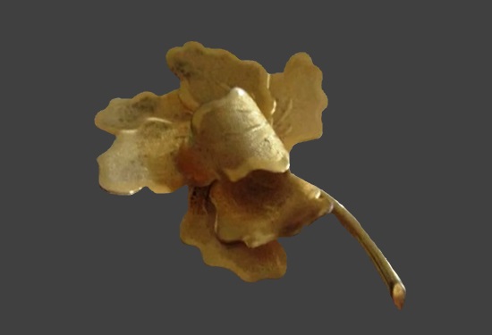 Autumn leaf brushed gold tone brooch