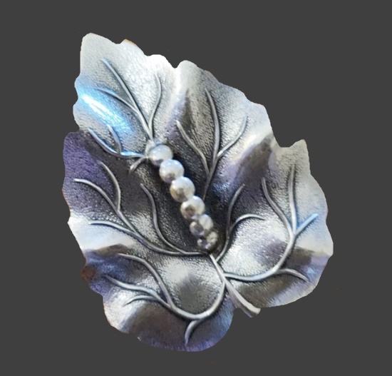 Beautiful textured sterling silver leaf with the veins and center raised strand of little dots sterling silver brooch