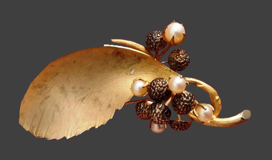 Berries and leaf 12 K gold filled faux pearl brooch
