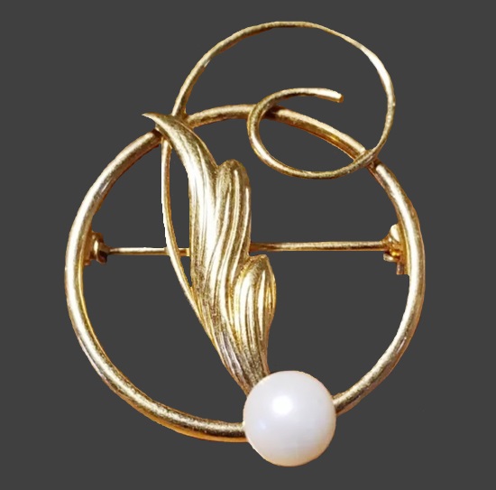 Circle faux pearl 12 K gold filled brooch pin