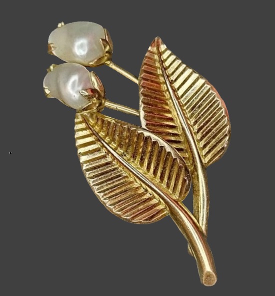 Double leaf floral textured gold tone faux pearl brooch pin