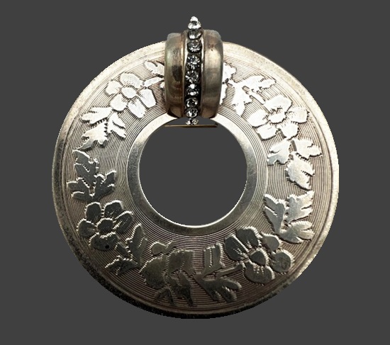 Engraved floral pattern crystals silver circle pin brooch