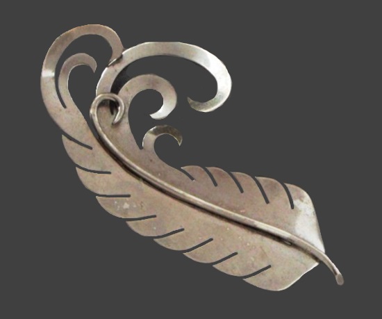 Feather sterling silver pin