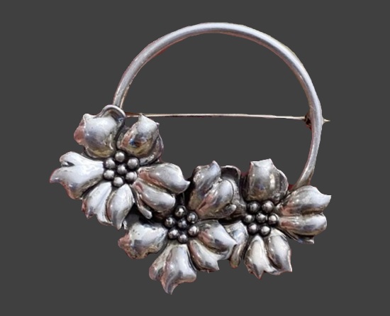 Flower circle design sterling silver pin brooch