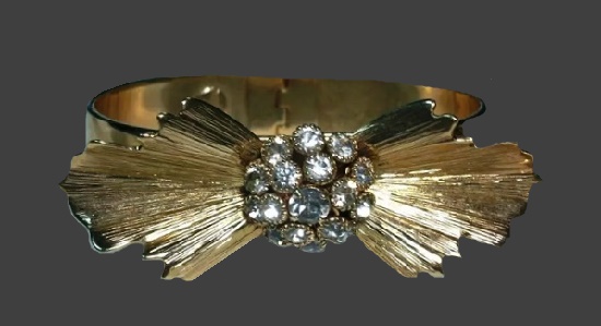 Folded napkin design gold tone rhinestone bracelet