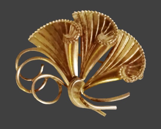 Folded napkin swirls gold plated brooch pin