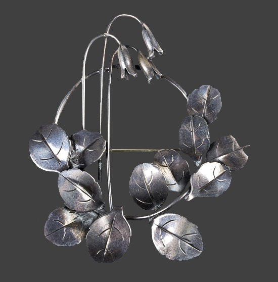 Garden bell flowers sterling silver circle pin brooch. Gertrud Engel botanical silver jewelry