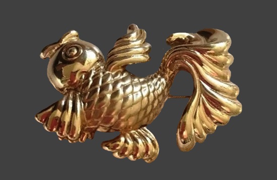 Goldfish textured 14 K gold brooch pin