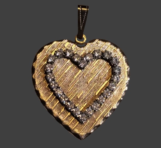 Heart rhinestone gold tone pendant