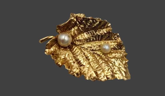 Leaf textured gold tone genuine pearl brooch