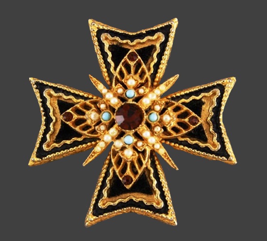 Maltese cross gold tone red rhinestone center brooch pendant