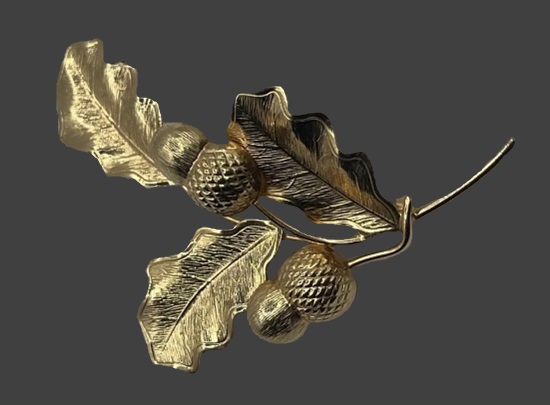 Oak leaves and acorns 12 K gold filled brooch pin. Signed R Inc Rolyn Inc Vintage Costume Jewelry