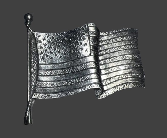 Patriotic US flag silver tone pin