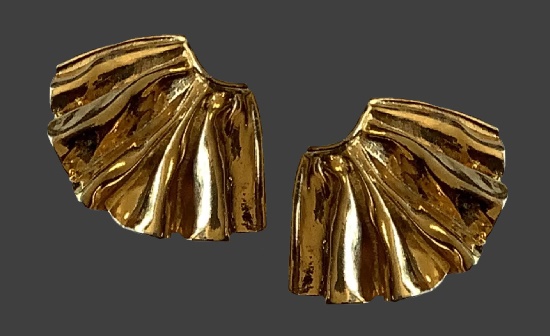 Ruffled texture gold tone shoe clips