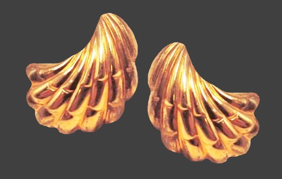 Shell design 14 K yellow gold clip earrings
