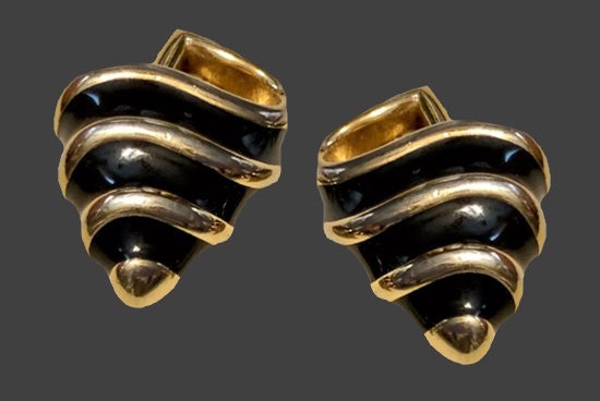 Shell design gold tone black enamel clip-on earrings