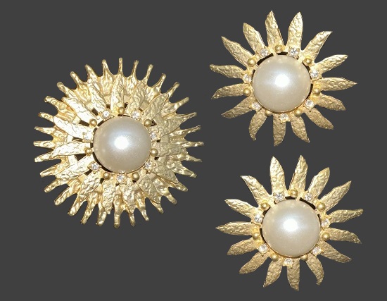 Sunburst design gold tone mother of pearl brooch and earrings