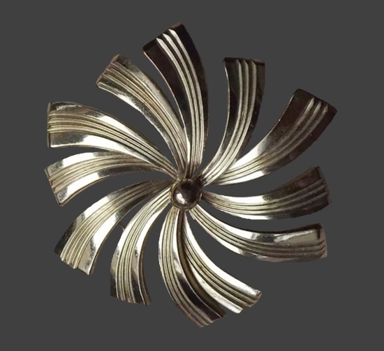 Swirl floral gol plated brooch