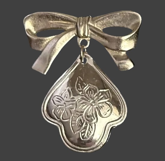 Violet flower from the flower of the month collection pewter bow brooch with charm