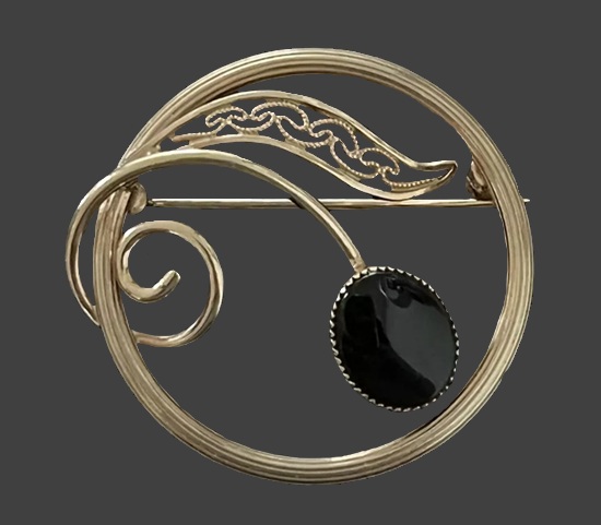 14 K gold black onyx filigree leaf circle pin brooch