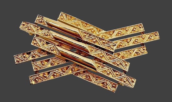 Geometric design ornate textured gold tone brooch pin