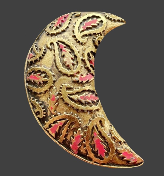 Crescent paisley texture brass brooch