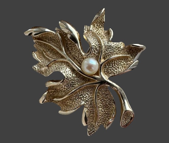 Maple leaf gold tone faux pearl brooch