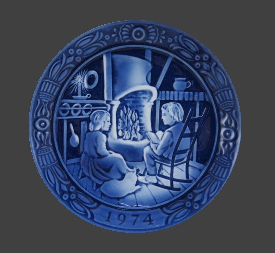 Christmas reading plate, 1974