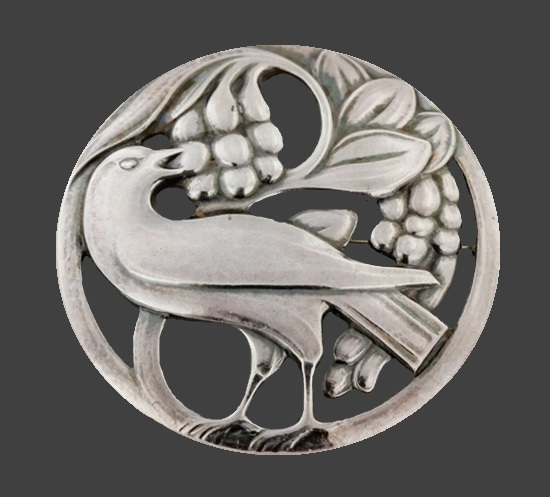 Round shape bird eating berry brooch, circa 1908