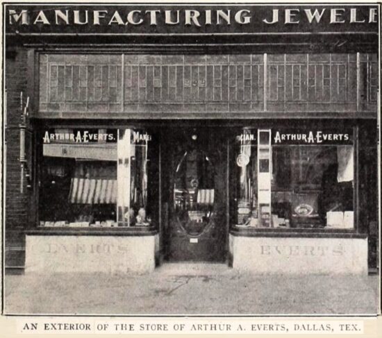 An exterior of the store of Arthur A Everts Manufacturing Jewelers, 222 Main St., Dallas, Texas, 1907