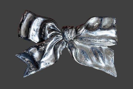 Bow sterling silver brooch pin