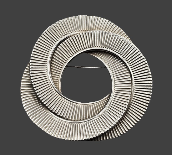 Circle knot textured sterling silver brooch