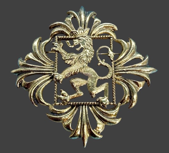 Coat of arms Lion heraldic Maltese cross gold tone brooch