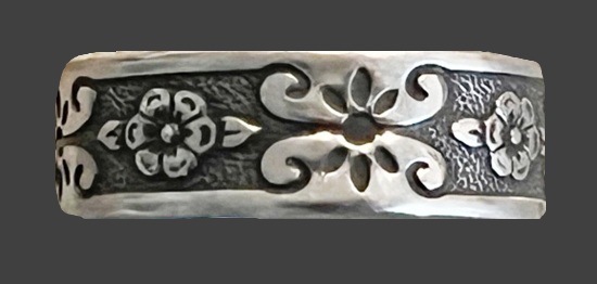 Distinction stainless wrap ring with floral patterns