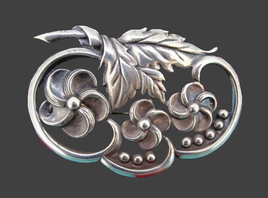 Floral design sterling silver brooch