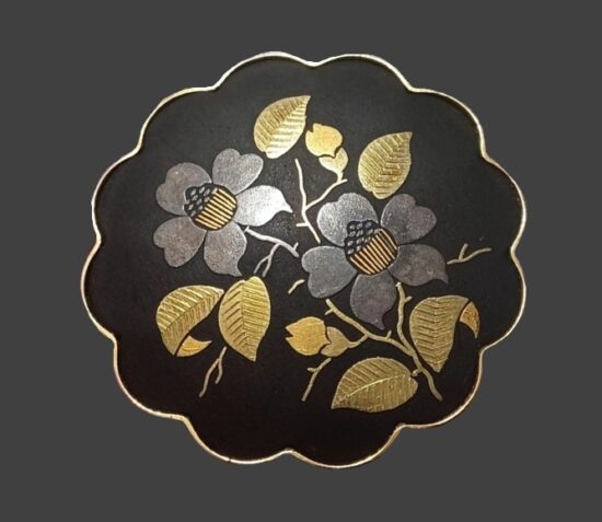 Floral gold tone pendant