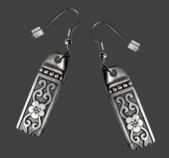 Floral pattern sterling silver earrings
