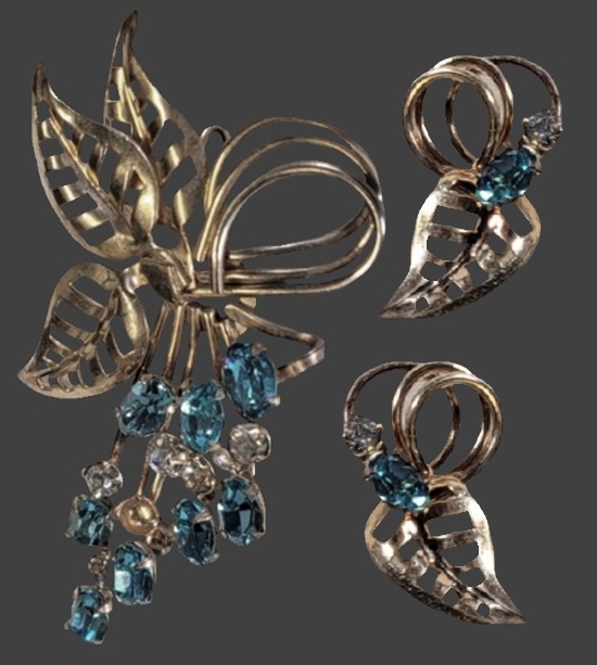 Flower spray gold plated sterling silver and rhinestones brooch and screw back earrings