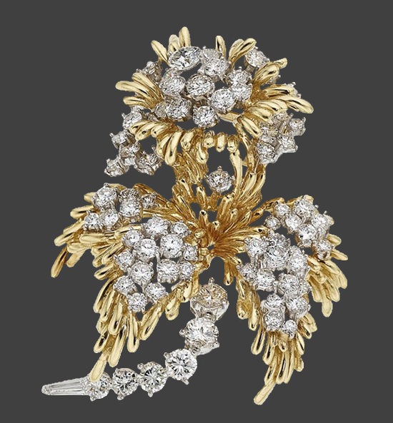 Flower yellow gold and diamonds brooch