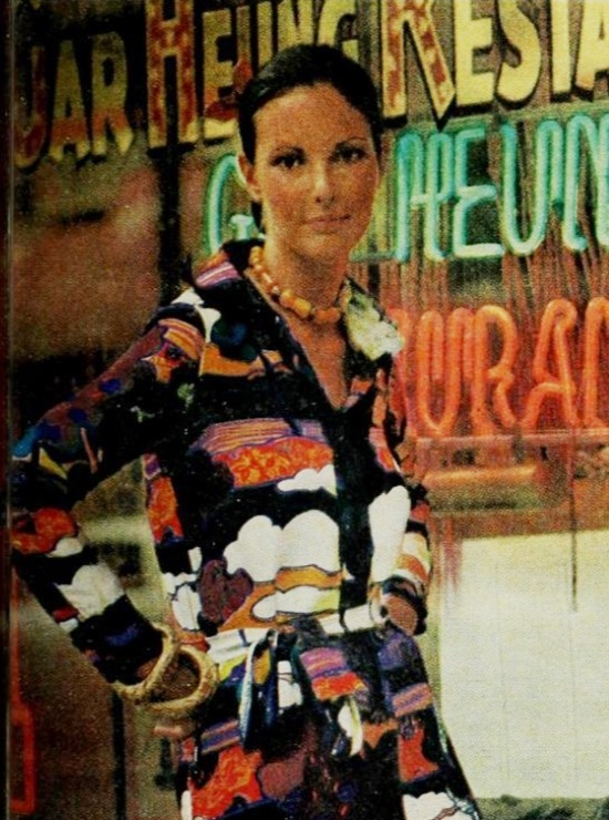 Gold and brown bead choker necklace, 1987 ad