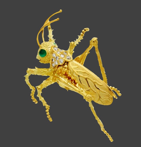 Grasshopper yellow gold, chalcedony and diamond brooch