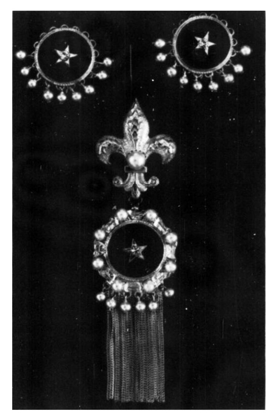 Heirloom fob and earrings, baked enamel hard finish. Pin $30 per dozen. From Donna Costume Jewelry, New York. 1957 ad