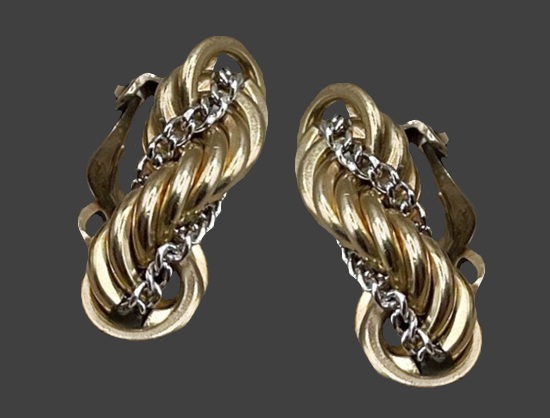 Interwoven rings and chain 12 K gold clip-on earrings
