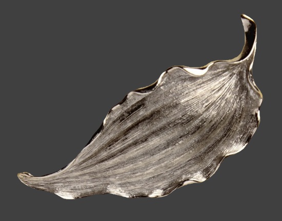 Leaf silver tone brooch pin