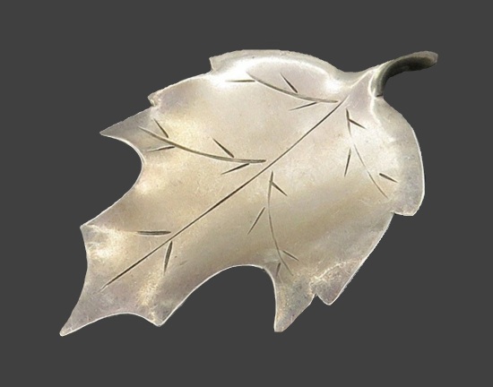 Leaf sterling silver pin