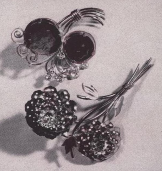 Leo Glass’s Fantasy flowers in two-tone golden metal, with gargantuan colored stones, Vogue December 1940