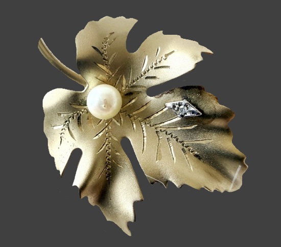 Maple leaf 12 K gold filled faux pearl brooch pin