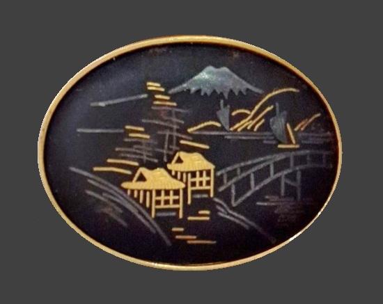 Oval brooch with Japanese landscape