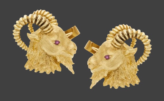 Ram's head 18 K yellow gold, ruby eyes cuff links