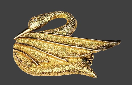 Swan textured gold tone brooch